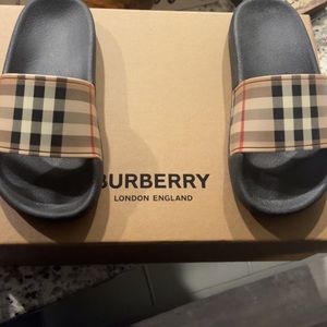 Burberry flip flops